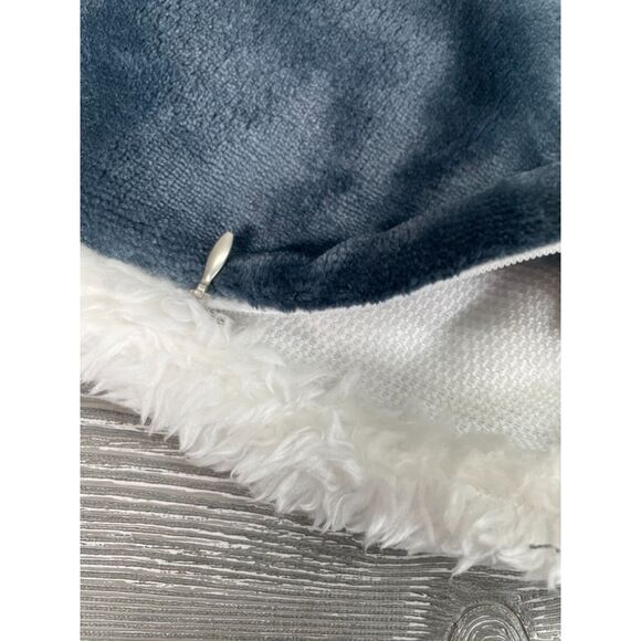 UGG Navy Blue Pillowcase Sham Faux Fur Soft & Fluffy Standard Size 20 x 28" - Picture 6 of 10